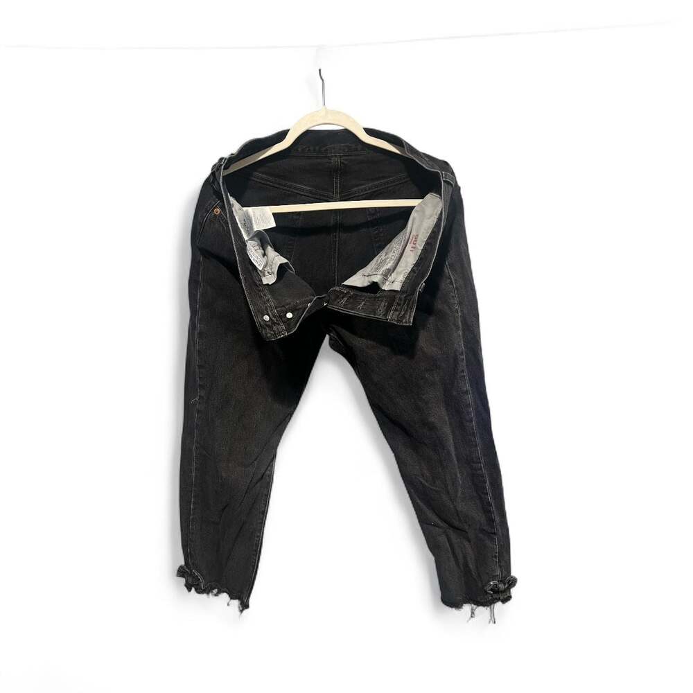 Size 30 Levi's 501 Women's High Rise Skinny Jeans in Faded Black Distressed